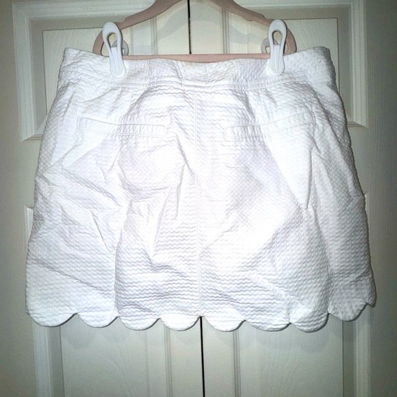 Lilly Pulitzer white scalloped hem textured skort. Size 4. VGUC - Picture 9 of 9